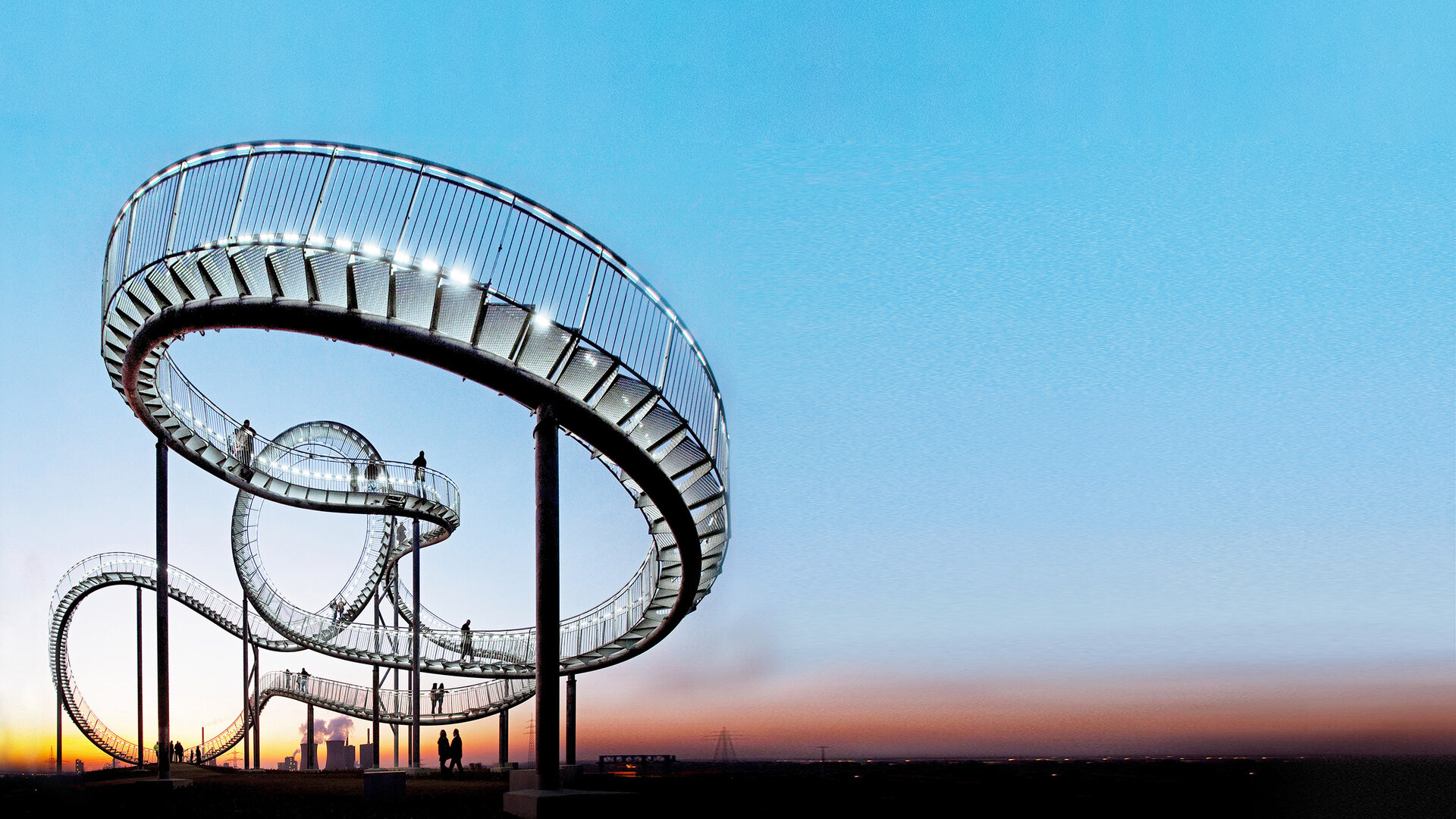 Tiger & Turtle – Magic Mountain in Duisburg in the Metropole Ruhr as a walkable landmark sculpture with looping steel structure.